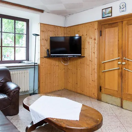 Large Group House Beautifully Located In Eifel Hébergement de vacances *