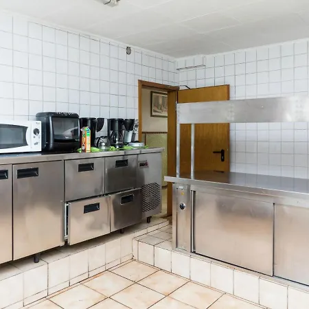Large Group House Beautifully Located In Eifel Hébergement de vacances *