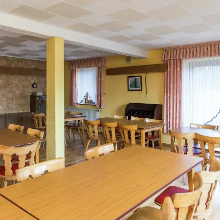 Hébergement de vacances Large Group House Beautifully Located In Eifel Ammeldingen bei Neuerburg